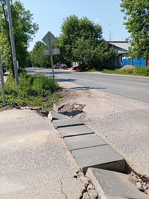 Отремонтированная улица быстро пришла в негодность